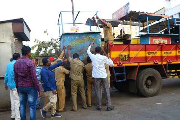 खासबाग परिसरातील अतिक्रमण हटविले