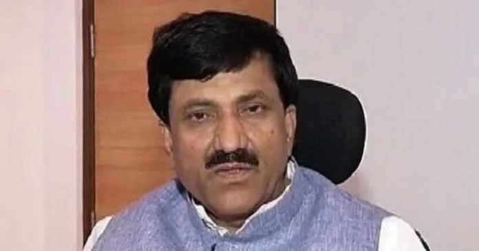 तहसिलदार मॅडमही हिरॉईनसारख्याच दिसतात…