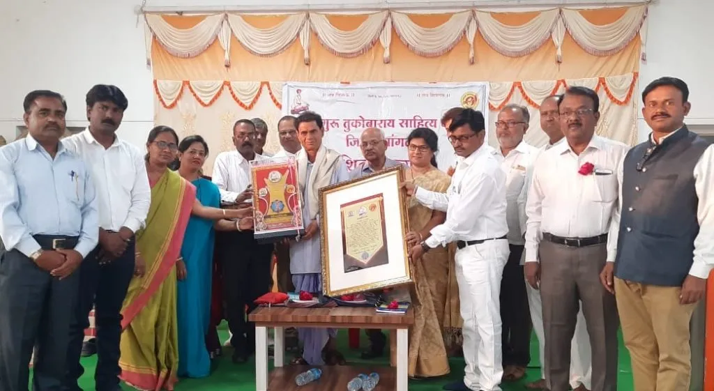 शाहीर राजा पाटील यांचा सन्मान म्हणजे नव्या सांस्कृतिक लढाईचा प्रारंभ