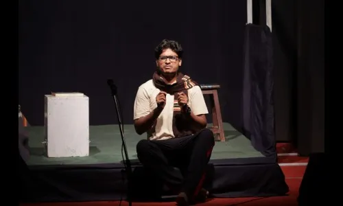 परिपूर्ण नाटय़ानुभव देणारी ‘जन्म एक व्याधी’