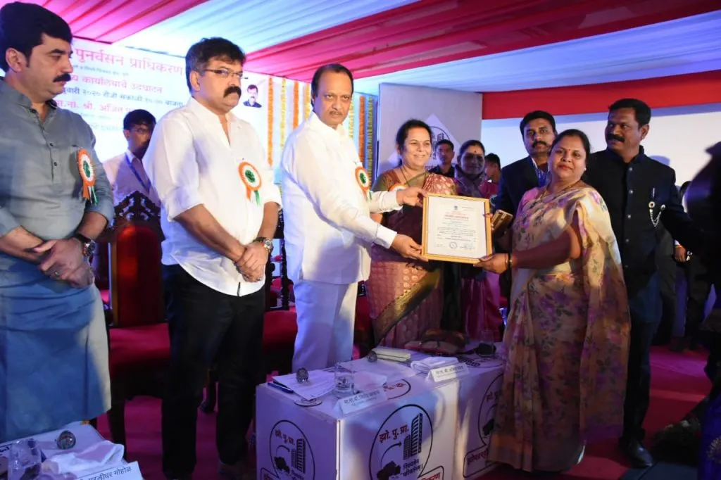 झोपडपट्टी धारकांचे प्रलंबित प्रश्न मार्गी लावणार : अजित पवार