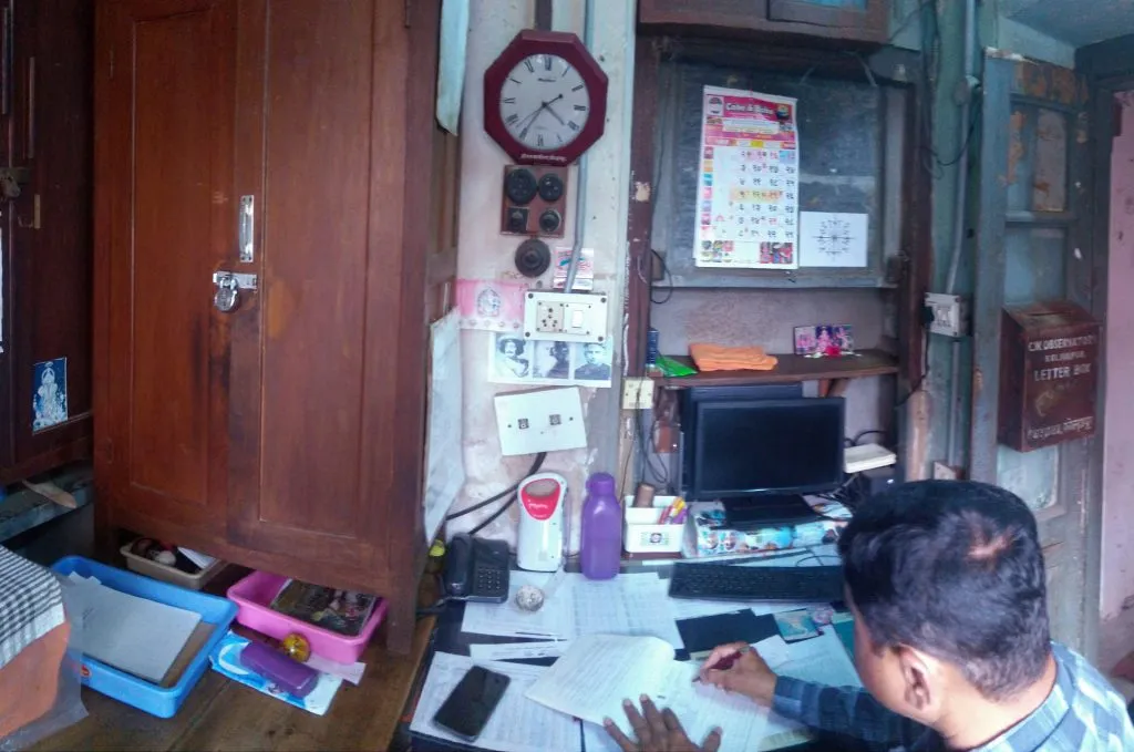 हवामानाचा अंदाज सात बाय सहाच्या खोलीतून