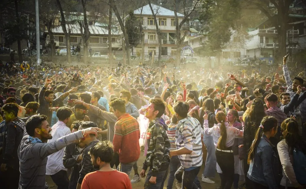 भारतासह जगभरात रंगोत्सव साजरा