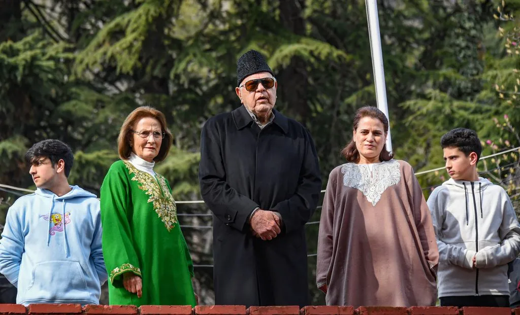 फारुख अब्दुल्लांची स्थानबद्धतेतून सुटका