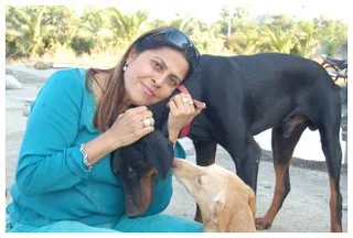 त्या देतात प्राण्यांना आधार