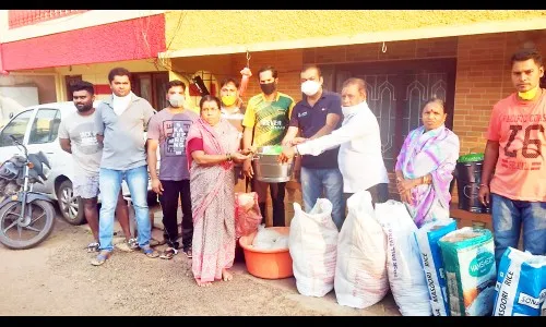 निवृत्त लष्करी अधिकाऱयाकडून जीवनावश्यक वस्तूंचे वाटप