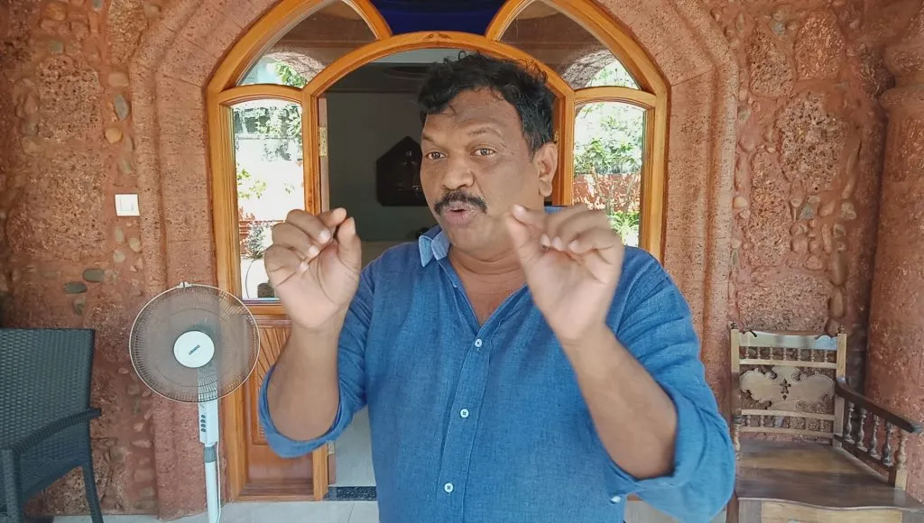 पोलीस निरीक्षक संदेश चोडणकरांना निलंबित करून त्यांच्या मालमत्तेची चौकशी करा