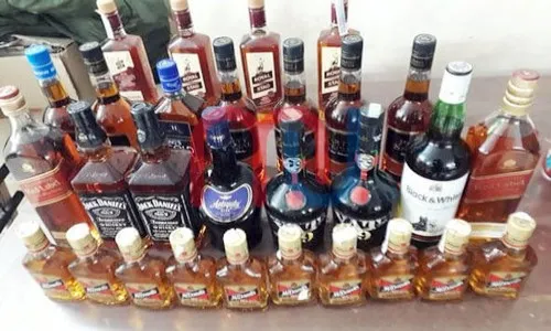 बांदा पोलिसांचे दारू कारवाई मोहीम