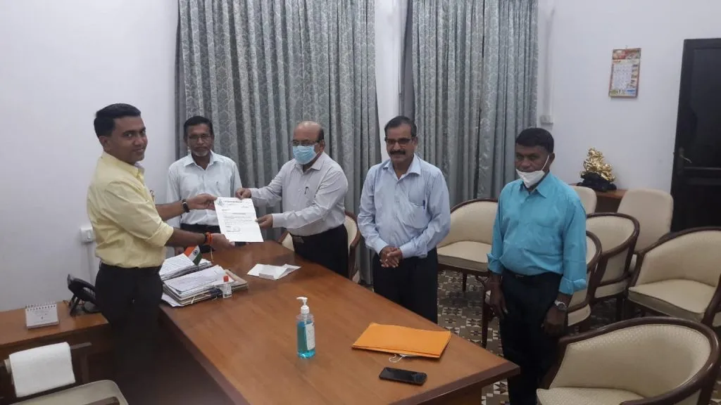 बोरी साईबाबा मंदिरतर्फे 5 लाखांची मदत निधी