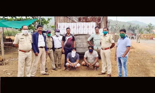 खारेपाटण चेकपोस्ट येथे पाऊण लाखाची दारू जप्त