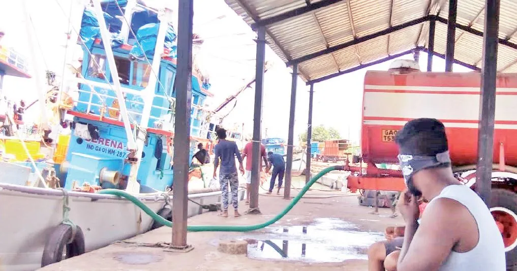 मासेमारी सुरू झाल्याने खवय्यांसह ट्रॉलरमालक, विक्रेते आनंदित