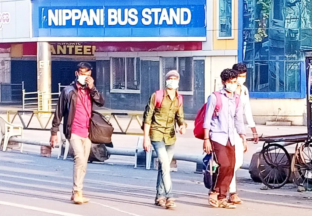 कोरोनामुळे माणसातलं माणूसपण हरवलं..