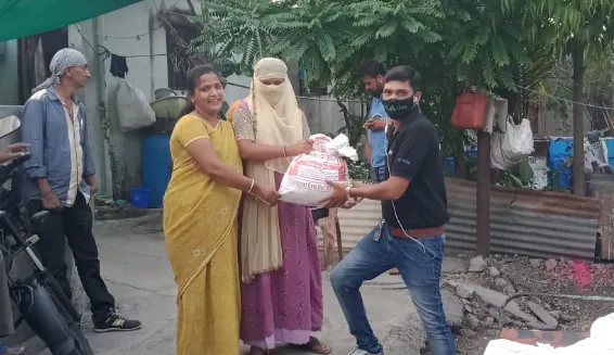 ग्राहक पेठेतर्फे 2100 कुटुंबांना धान्याचे किट