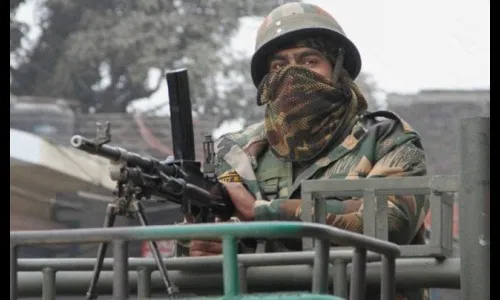 जम्मू काश्मीरमध्ये तीन दशहशतवाद्यांचा खात्मा