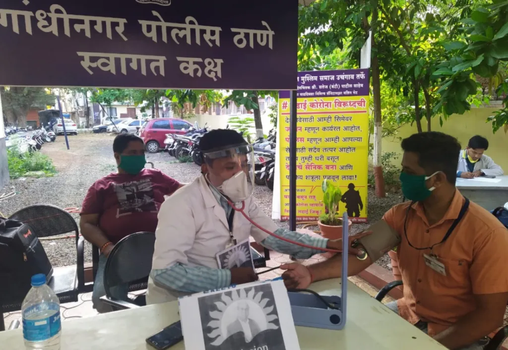 कोरोना विरोधात लढणाऱ्या पोलिस आणि पत्रकारांची आरोग्य तपासणी