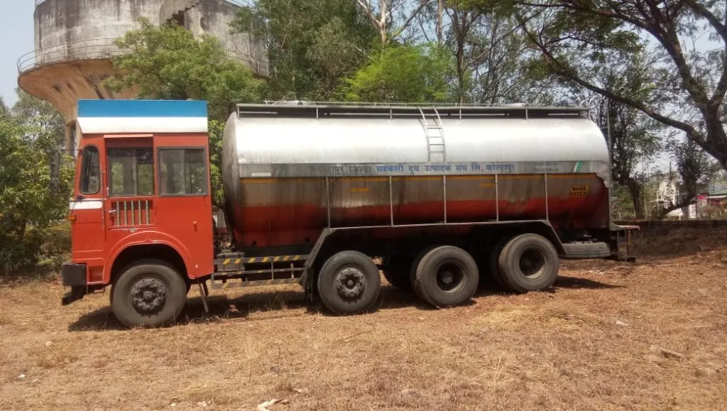 गोकुळ दूध संघाचा टँकर जप्त; मुंबईहून प्रवासी आणल्याने पोलिसांनी केली कारवाई