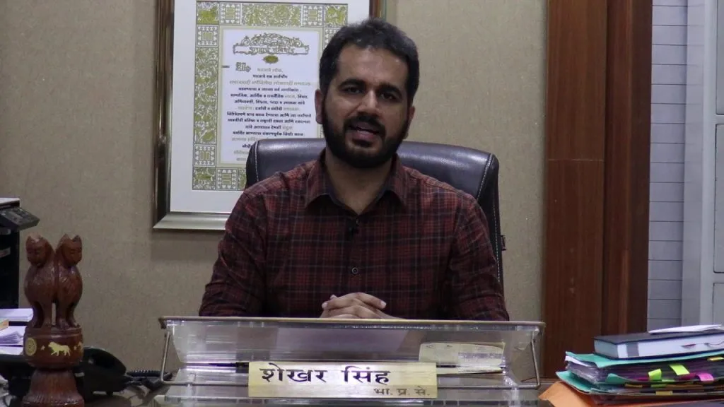 जिल्ह्याच्या सीमा ओलांडनाऱ्या त्या वनाधिकाऱ्यावर जिल्हाधिकारी कारवाई करणार का ?