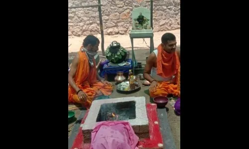 शिंगणापूर मध्ये शैनेश्वर जयंती ला ही जागतिक महामारी नष्ट व्हावी हीच प्रार्थना