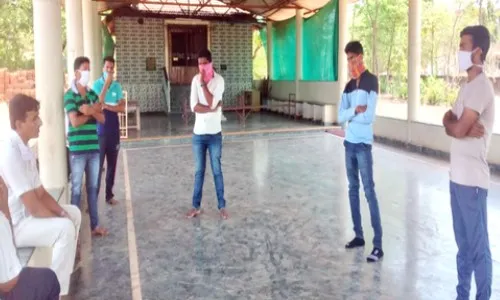 नोकऱया जाण्याच्या भीतीने युवक-युवती तणावाखाली