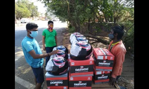 रत्नागिरीत चढय़ा भावाने हेल्मेटची विक्री