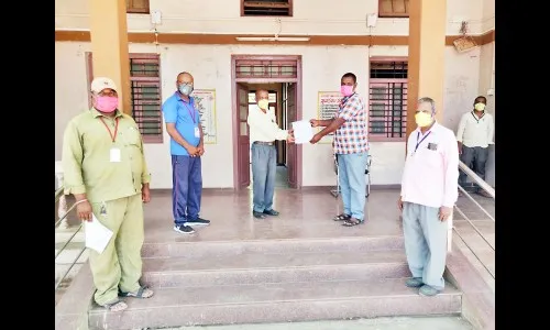 प्रोत्साहधन देण्याच्या मागणीचे निवेदन