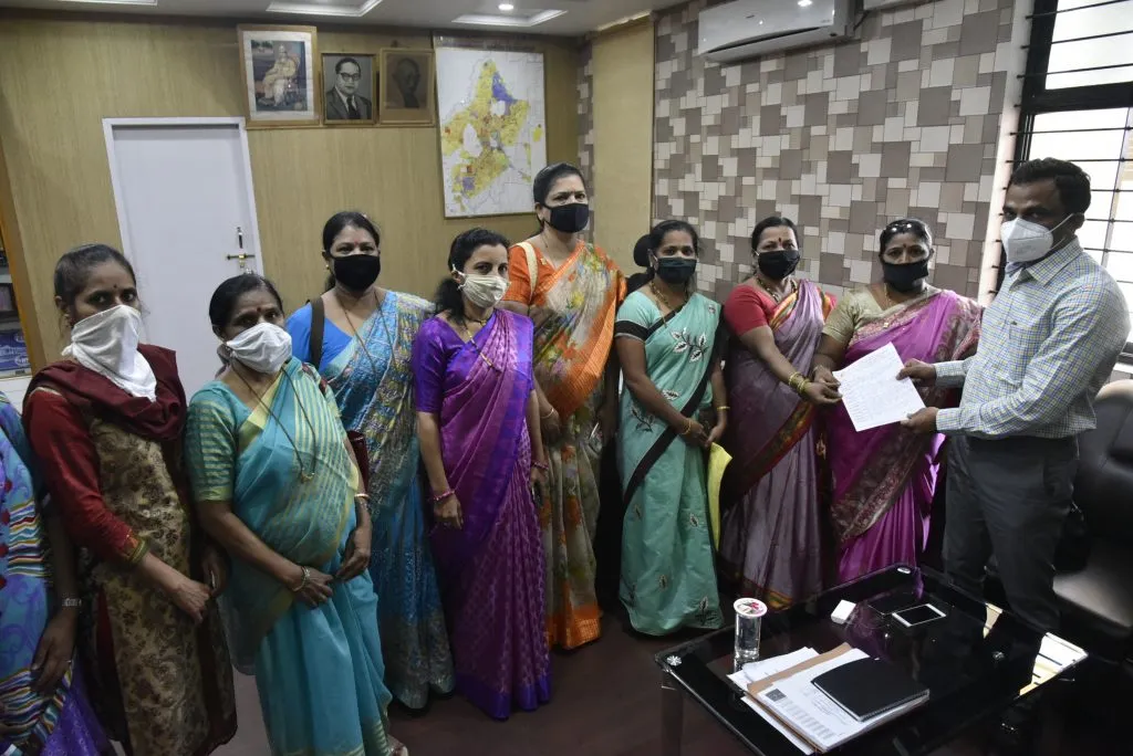 जाएन्ट्स ग्रुप ऑफ बेळगाव सखीच्यावतीने महापालिका आयुक्तांना निवेदन