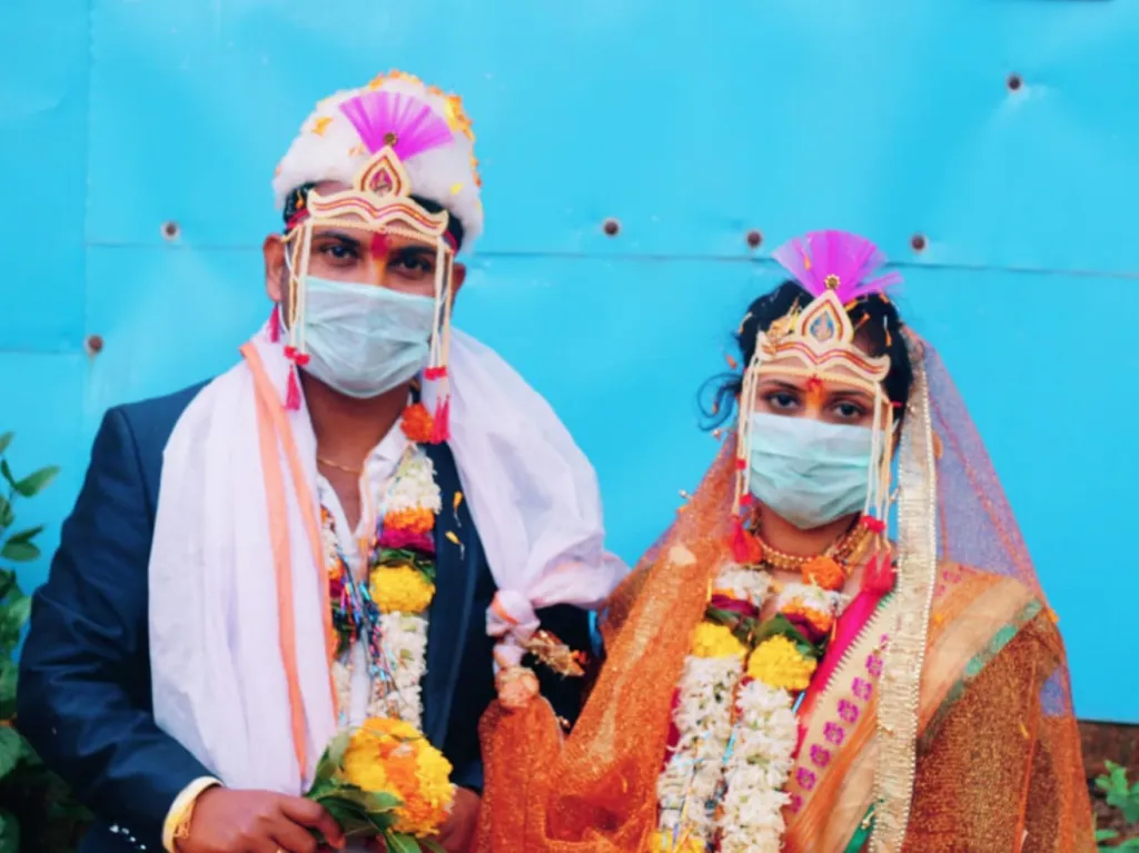 लग्नखर्चात बचत झालेली रक्कम दिली मुख्यमंत्री सहाय्यत्ता निधीला