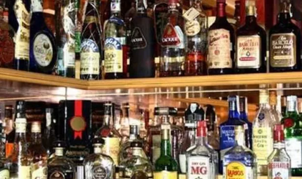 महाराष्ट्र सरकारकडून रेड झोनमध्येही मद्यविक्रीला सशर्त परवानगी