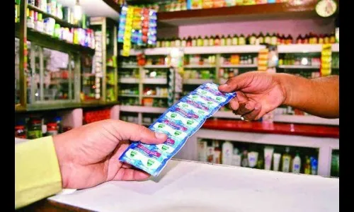 औषध विक्रीत 60 टक्क्यांनी घट