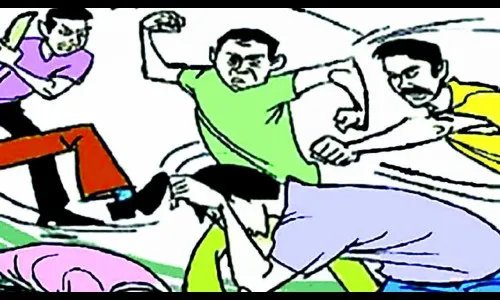 कोकणनगर पोलीस चौकीसमोर दोन गटात राडा