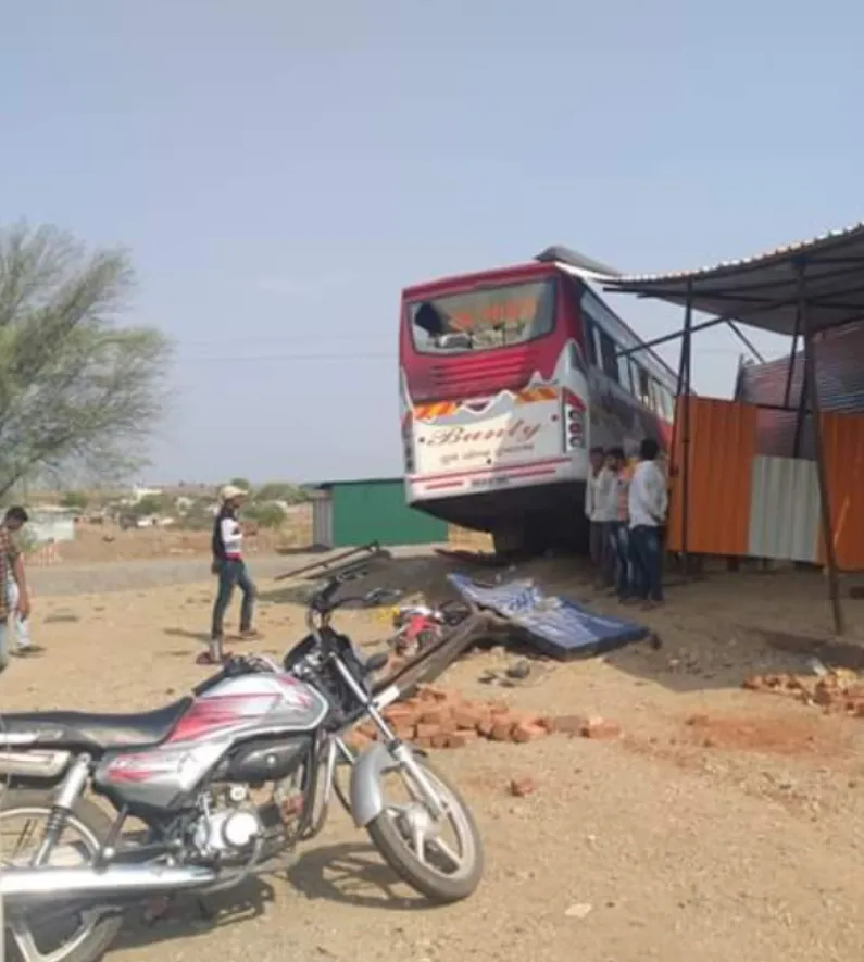 बार्शी बायपास रोडवर लक्झरी बस आणि दुचाकीचा अपघातात एक ठार