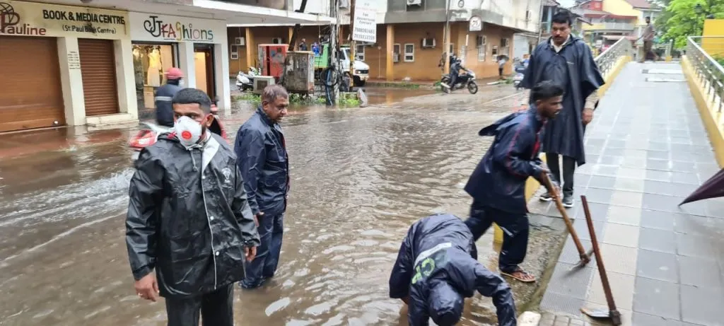 पणजी : पाणी साचण्यास गटारातील केबल्स कारणीभूत