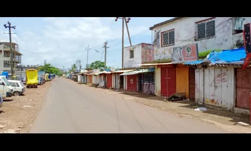 पंचायतीच्या आवाहनानुसार झुआरीनगरात स्वेच्छा बंदला उत्स्फुर्त प्रतिसाद,