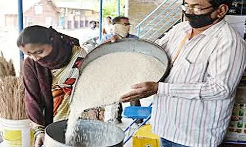 बिगर रेशनकार्डकारांना मोफत तांदूळ