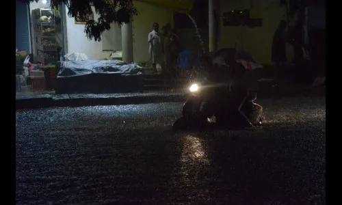 दोन तासाच्या धुवाँधार पावसाने रत्नागिरी तुंबली