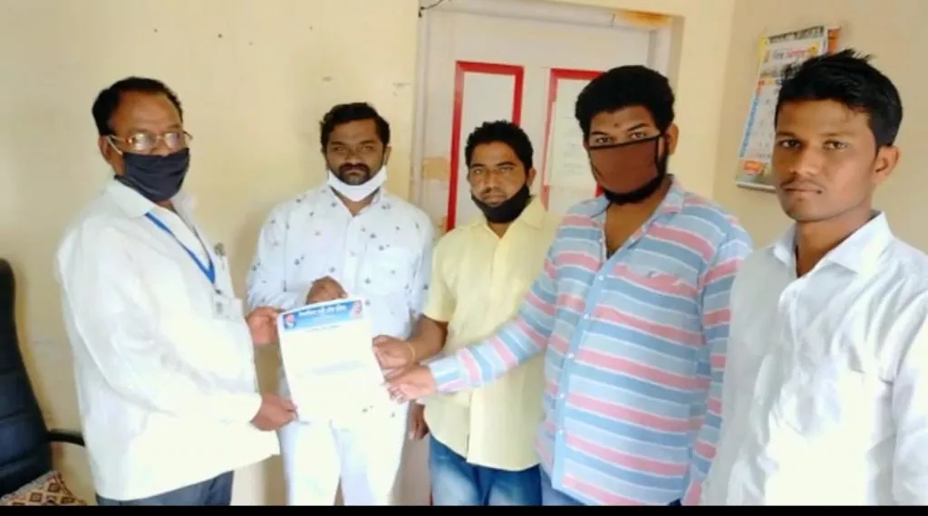 शेतकऱ्यांना बी-बियाणे, खते मोफत द्या : रिपाईचे कृषी अधिकाऱ्यांना निवेदन