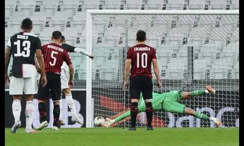 जुवे स्क्वीझ अंतिम फेरीत