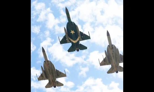 एअरस्ट्राईकची भीती, पाकचा युद्धाभ्यास