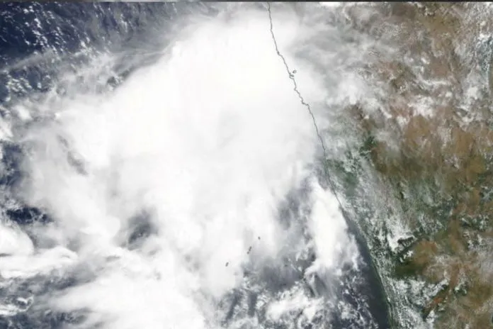 तासाभरात निसर्ग चक्रीवादळ मुंबईत धडकणार