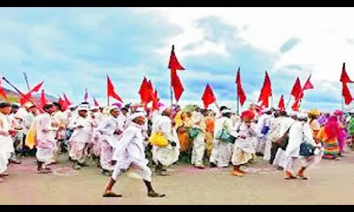 अखेर पायी वारीची परंपरा खंडित