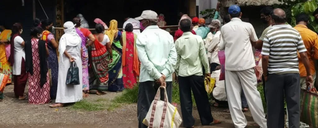 कबनूरात पहिल्याच दिवशी उडाला सोशल डिस्टन्सिंग’चा फज्जा