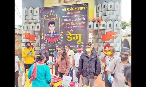 कपिलनाथ मंडळाच्या वतीने डेंग्यू प्रतिबंधक औषध वितरण