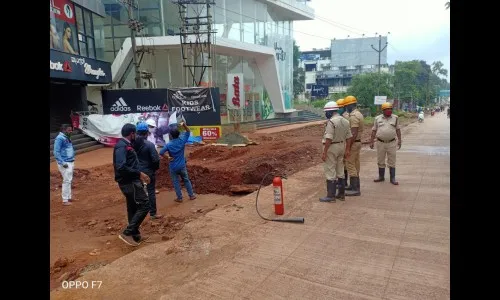 गॅस गळतीने धावपळ, खोदाई करताना फुटली पाईप