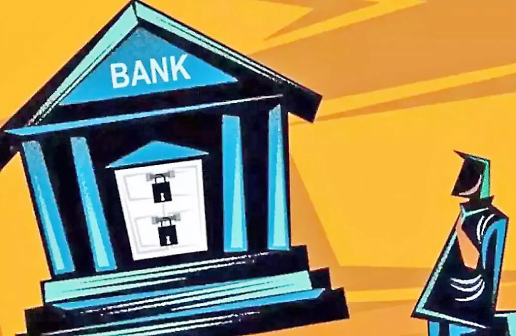 कोरोनामुळे बँका अडचणीत