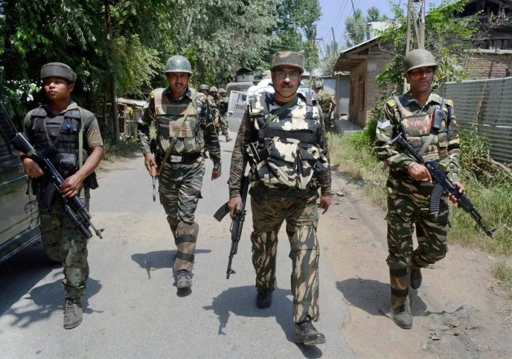 सोपोरमध्ये CRPF पथकावर दहशतवादी हल्ला; एक जवान शहीद