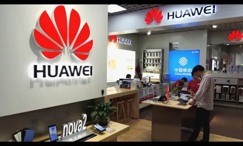 चीनवर मोठा वार : हुवेईवर ब्रिटनची बंदी