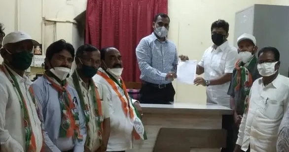 हातकणंगले काँग्रेसतर्फे इंधन दरवाढीबाबत तहसीलदारांना निवेदन
