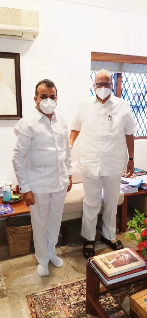 सातारा : मंत्री बाळासाहेब पाटील यांनी घेतले खा. शरद पवार यांचे आशीर्वाद