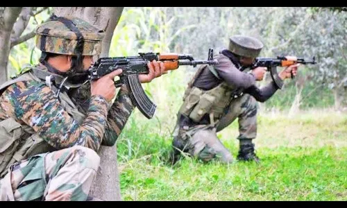 2 दहशतवाद्यांसह पाकिस्तानी सैनिकाचा खात्मा