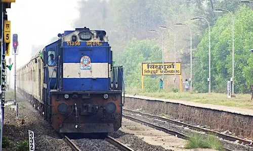 रेल्वेतूनही सिंधुदुर्गात मोठय़ा संख्येने प्रवासी दाखल